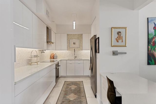 1800 BENJAMIN FRANKLIN DRIVE A205, Sarasota, FL 34236