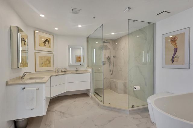 1800 BENJAMIN FRANKLIN DRIVE A205, Sarasota, FL 34236