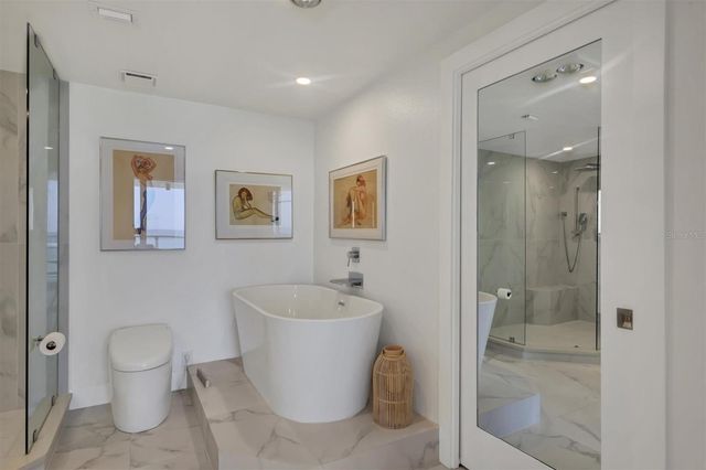 1800 BENJAMIN FRANKLIN DRIVE A205, Sarasota, FL 34236