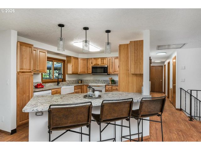 8501 Sw IROQUOIS Dr, Tualatin, OR 97062