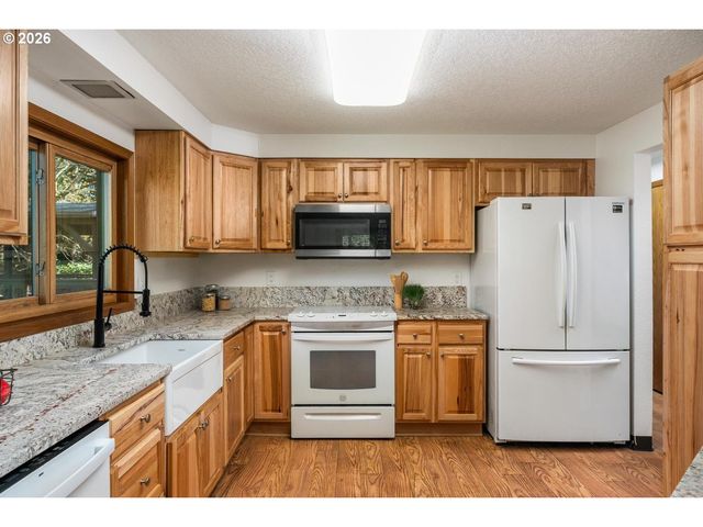 8501 Sw IROQUOIS Dr, Tualatin, OR 97062