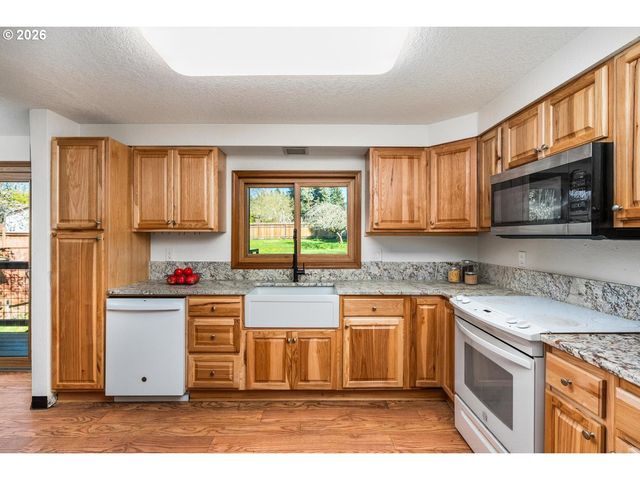 8501 Sw IROQUOIS Dr, Tualatin, OR 97062