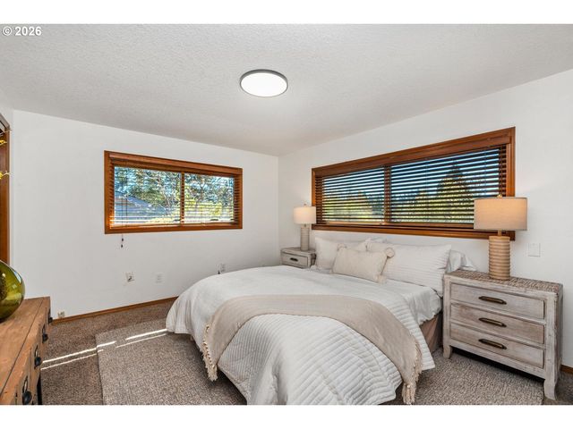 8501 Sw IROQUOIS Dr, Tualatin, OR 97062