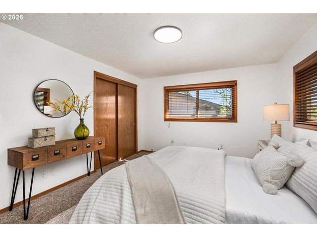 8501 Sw IROQUOIS Dr, Tualatin, OR 97062