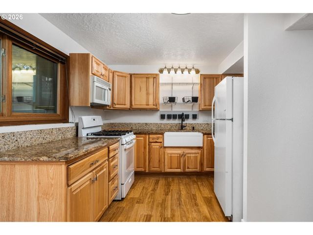 8501 Sw IROQUOIS Dr, Tualatin, OR 97062