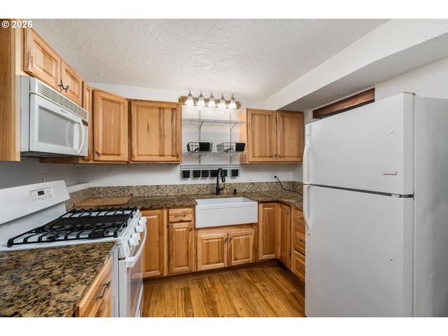 8501 Sw IROQUOIS Dr, Tualatin, OR 97062