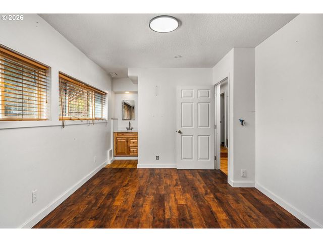 8501 Sw IROQUOIS Dr, Tualatin, OR 97062