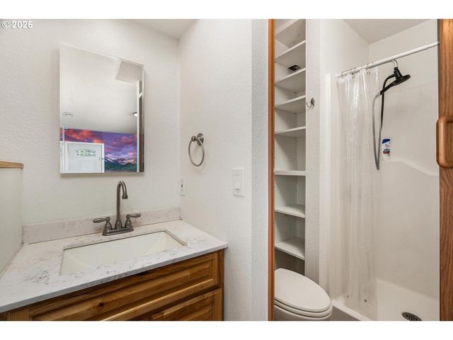 8501 Sw IROQUOIS Dr, Tualatin, OR 97062