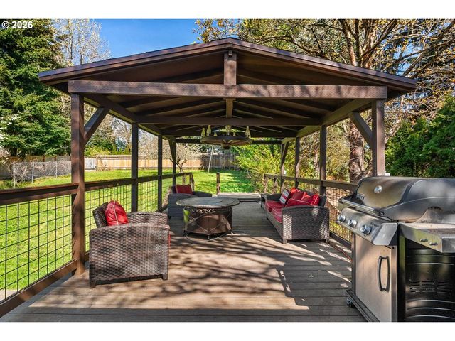 8501 Sw IROQUOIS Dr, Tualatin, OR 97062