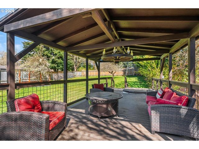 8501 Sw IROQUOIS Dr, Tualatin, OR 97062