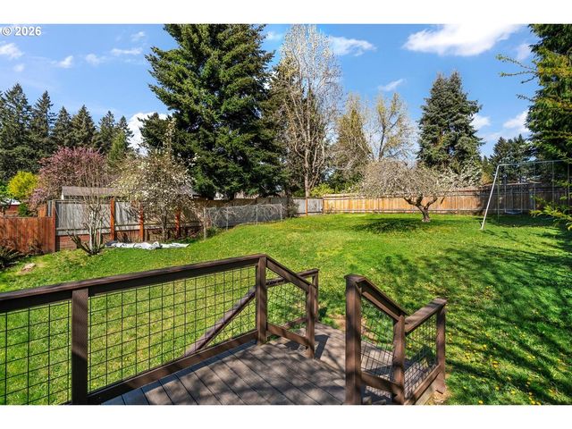 8501 Sw IROQUOIS Dr, Tualatin, OR 97062