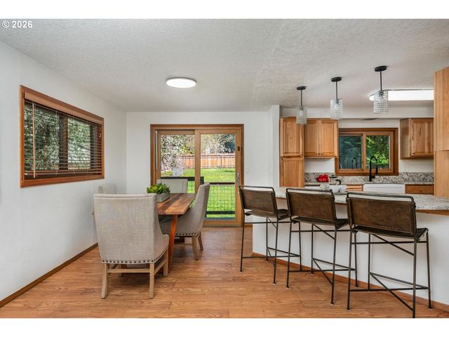 8501 Sw IROQUOIS Dr, Tualatin, OR 97062