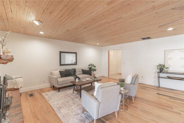 1910 Leawood Place, Edmond, OK 73034