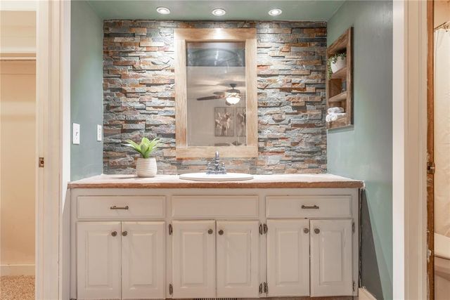 1910 Leawood Place, Edmond, OK 73034