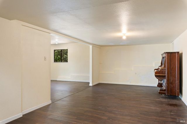 2630 Greenway Dr, Kelseyville, CA 95451