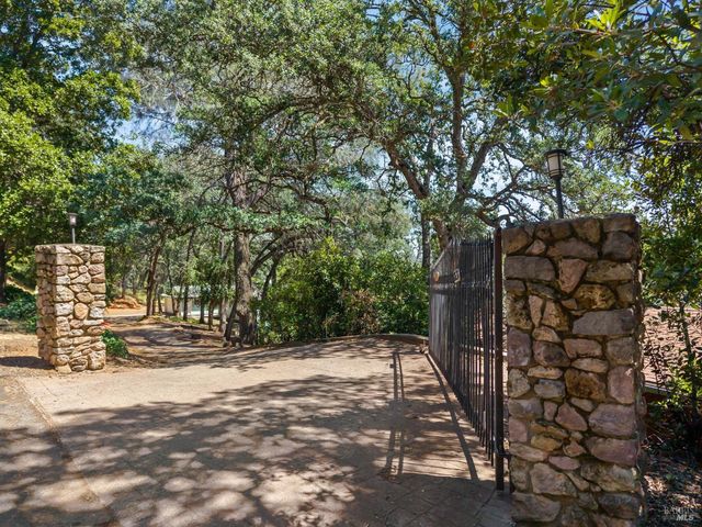 2630 Greenway Dr, Kelseyville, CA 95451