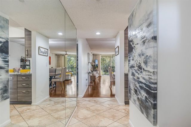 4734 Lucerne Lakes Boulevard 306, Lake Worth, FL 33467