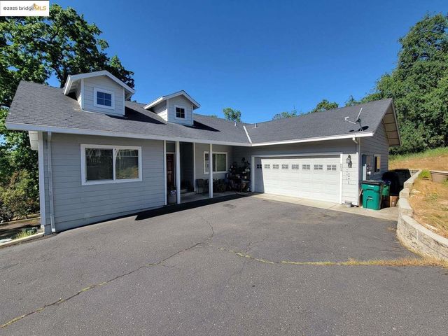 38 Saratoga RD, Sonora, CA 95370