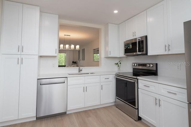 223 LAKEWOOD DRIVE 223, Bradenton, FL 34210