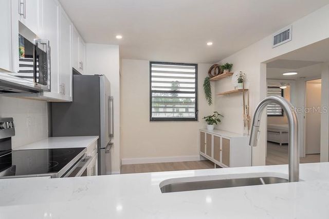 223 LAKEWOOD DRIVE 223, Bradenton, FL 34210