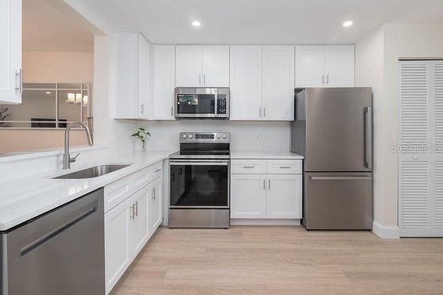 223 LAKEWOOD DRIVE 223, Bradenton, FL 34210