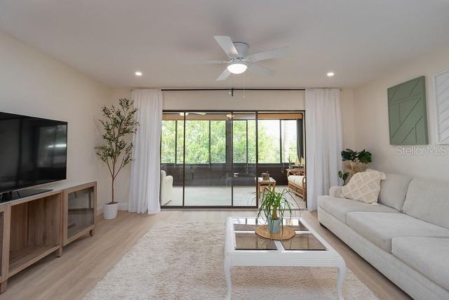 223 LAKEWOOD DRIVE 223, Bradenton, FL 34210