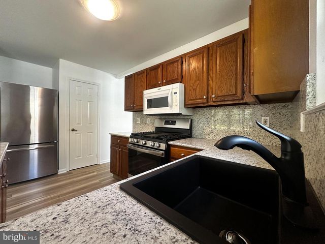 108 PINE OAK BLVD, Barnegat, NJ 08005