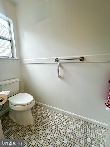 108 PINE OAK BLVD, Barnegat, NJ 08005