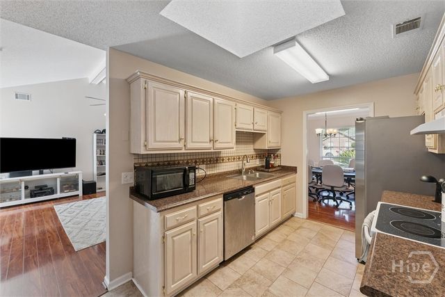 520 Wellington Way, Hinesville, GA 31313