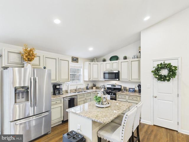 886 PALE MAGNOLIA DR, Gerrardstown, WV 25420