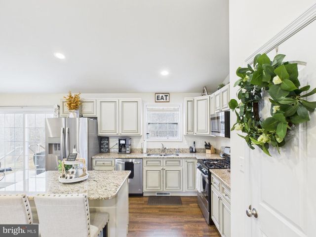 886 PALE MAGNOLIA DR, Gerrardstown, WV 25420