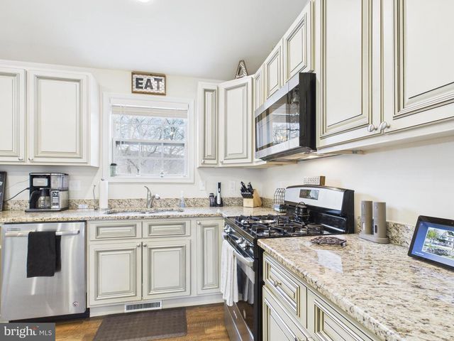 886 PALE MAGNOLIA DR, Gerrardstown, WV 25420