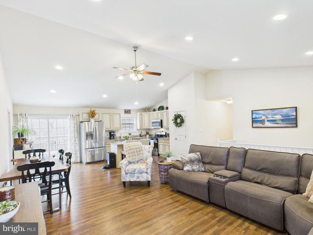 886 PALE MAGNOLIA DR, Gerrardstown, WV 25420