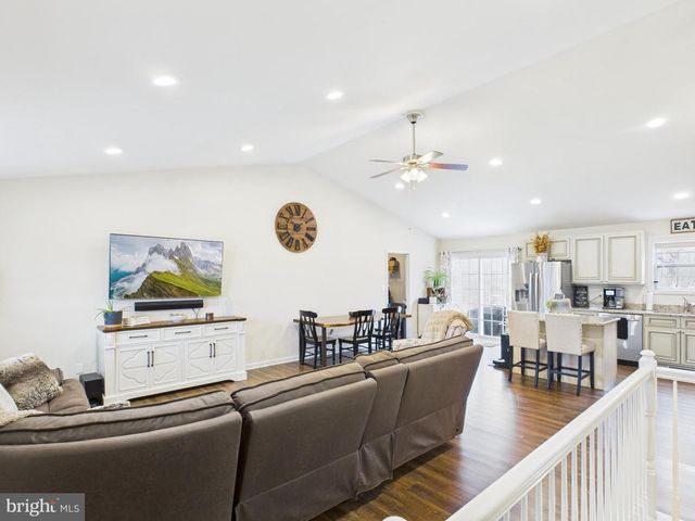 886 PALE MAGNOLIA DR, Gerrardstown, WV 25420