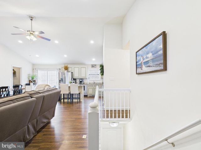 886 PALE MAGNOLIA DR, Gerrardstown, WV 25420