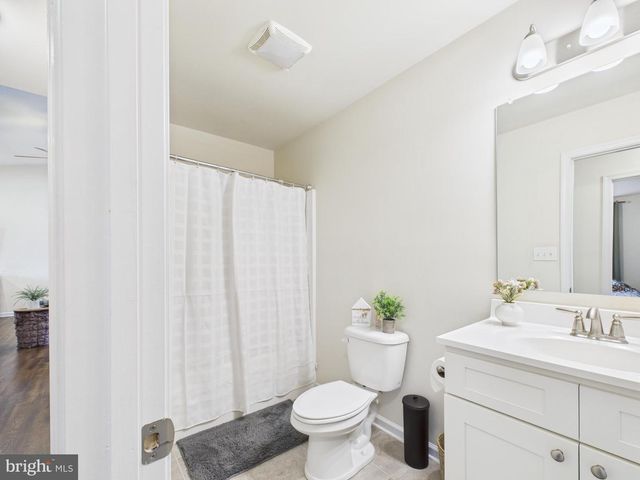 886 PALE MAGNOLIA DR, Gerrardstown, WV 25420