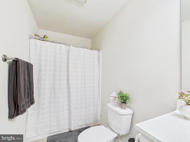 886 PALE MAGNOLIA DR, Gerrardstown, WV 25420