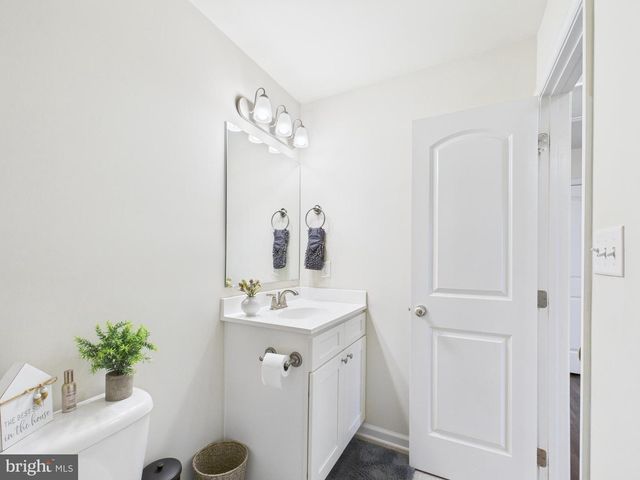 886 PALE MAGNOLIA DR, Gerrardstown, WV 25420