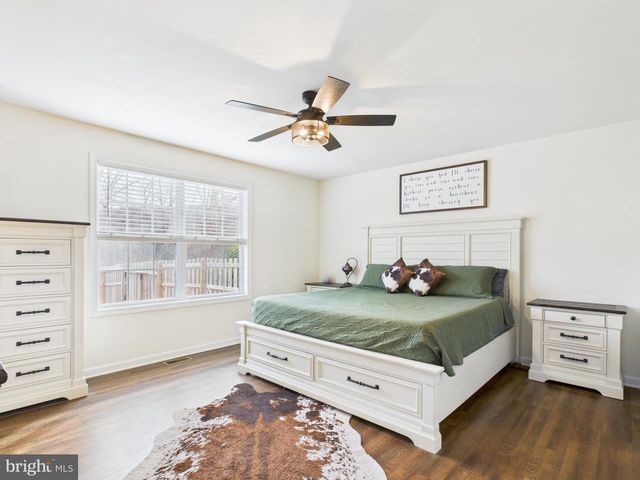 886 PALE MAGNOLIA DR, Gerrardstown, WV 25420