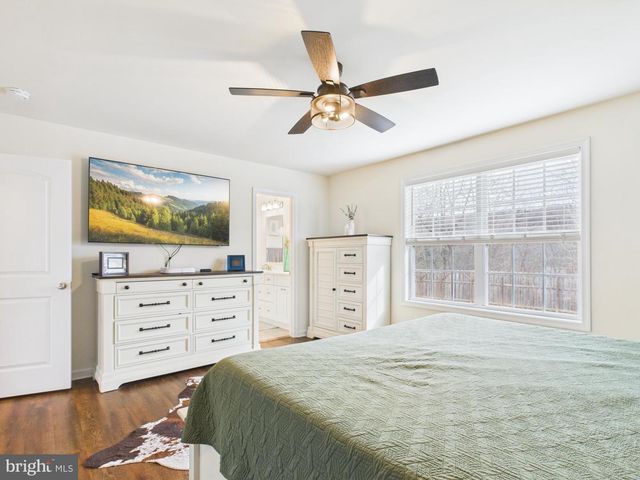 886 PALE MAGNOLIA DR, Gerrardstown, WV 25420