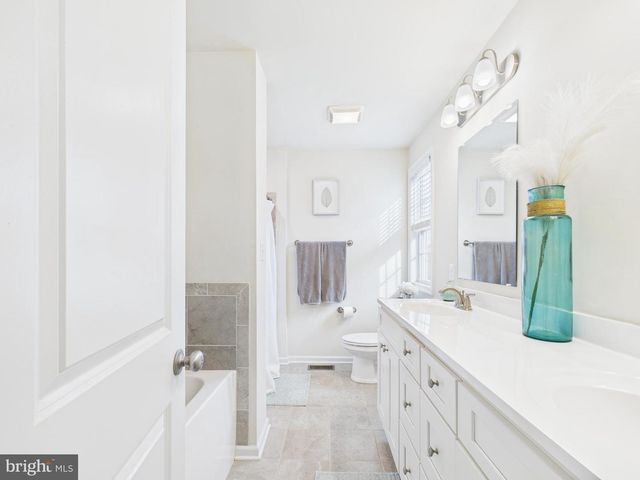 886 PALE MAGNOLIA DR, Gerrardstown, WV 25420