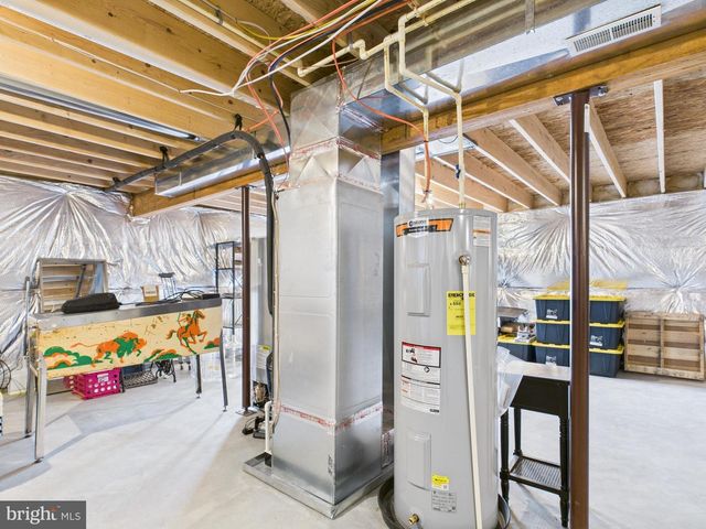 886 PALE MAGNOLIA DR, Gerrardstown, WV 25420