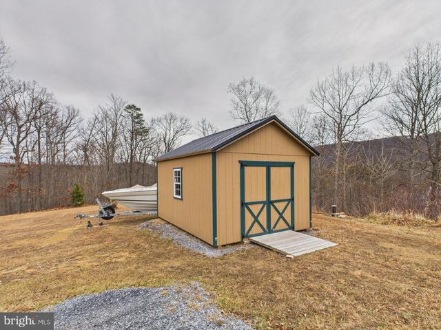 886 PALE MAGNOLIA DR, Gerrardstown, WV 25420