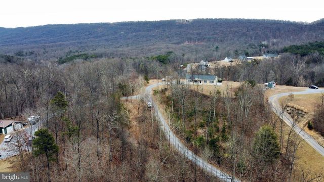 886 PALE MAGNOLIA DR, Gerrardstown, WV 25420