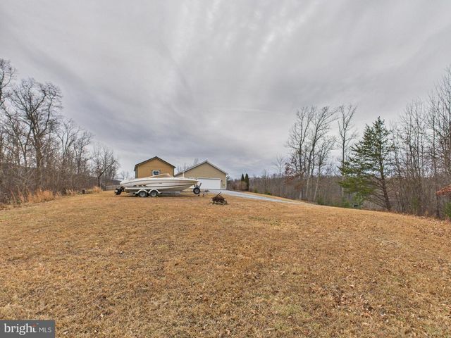 886 PALE MAGNOLIA DR, Gerrardstown, WV 25420
