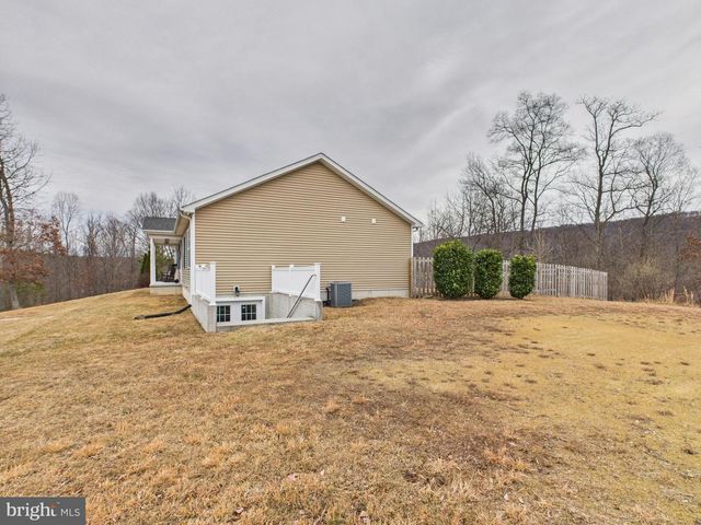 886 PALE MAGNOLIA DR, Gerrardstown, WV 25420