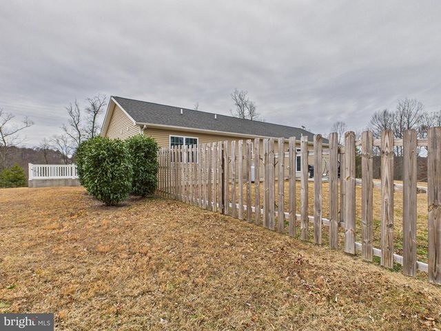 886 PALE MAGNOLIA DR, Gerrardstown, WV 25420