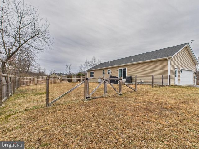 886 PALE MAGNOLIA DR, Gerrardstown, WV 25420