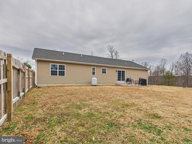 886 PALE MAGNOLIA DR, Gerrardstown, WV 25420