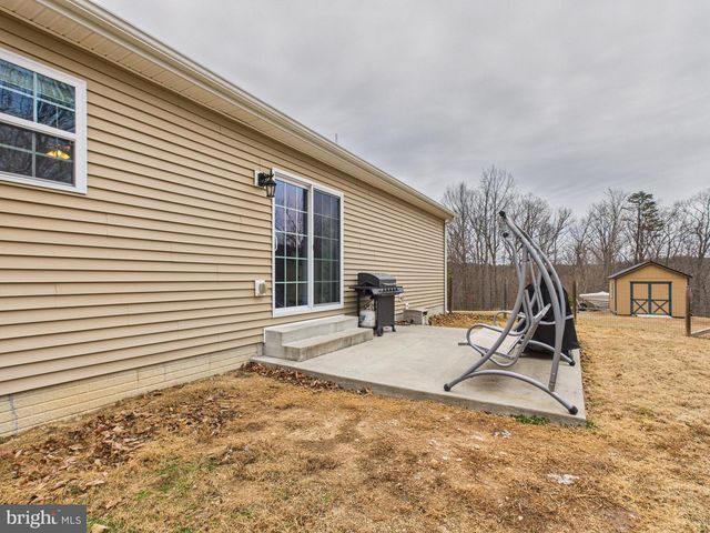 886 PALE MAGNOLIA DR, Gerrardstown, WV 25420